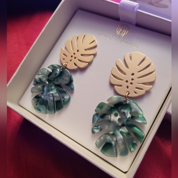 NIB House of Harlow 1960 Gold and Green Monstera Earrings - Picture 2 of 4